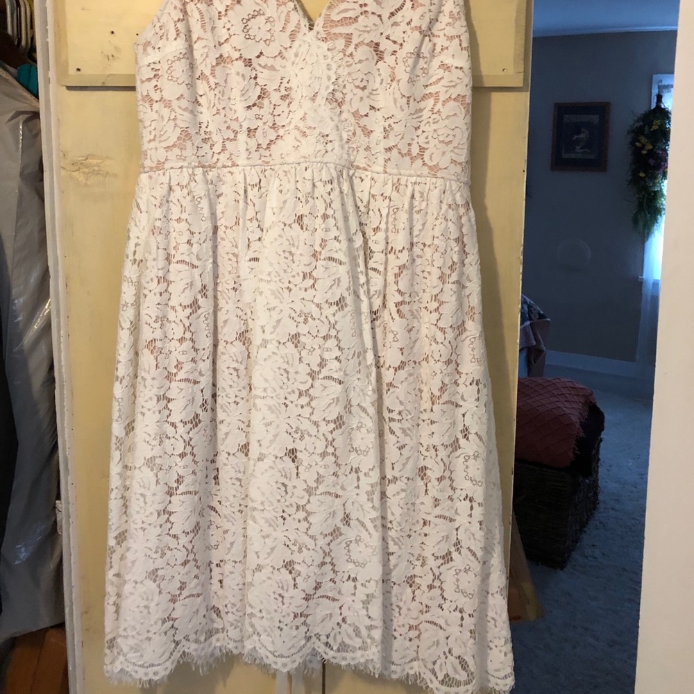Lulu’s white lace dress - Picture 14 of 14